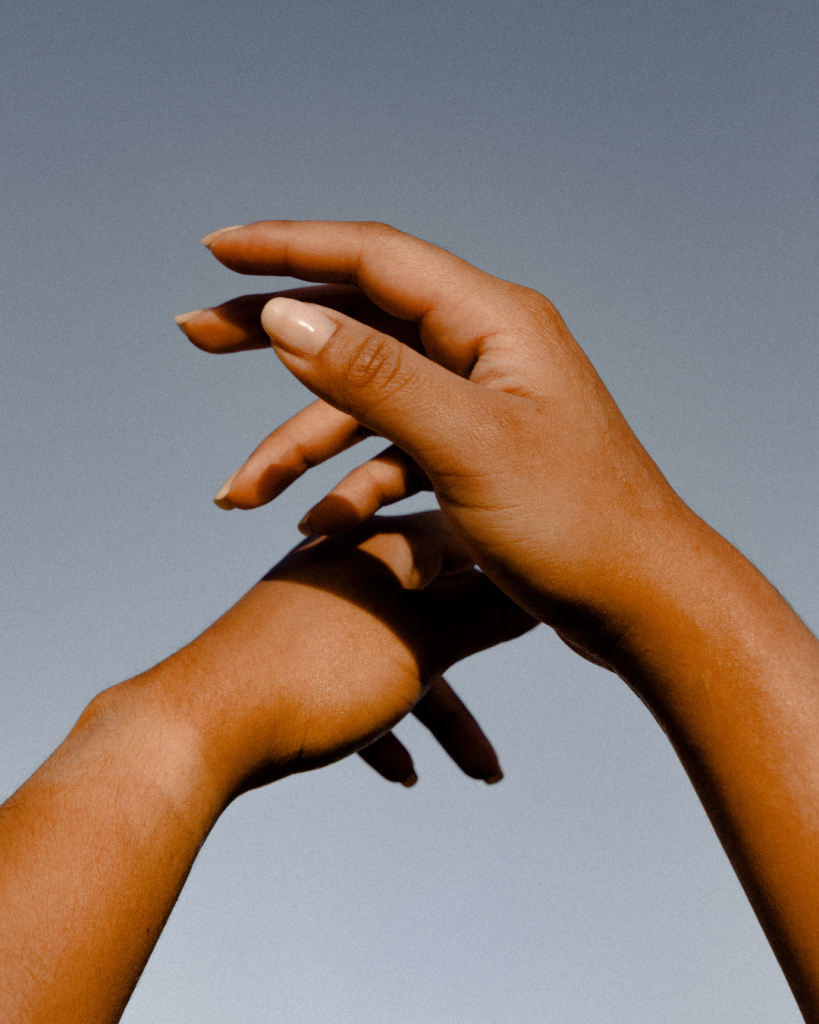 σύνδρομο δυσκινησίας hands stiff