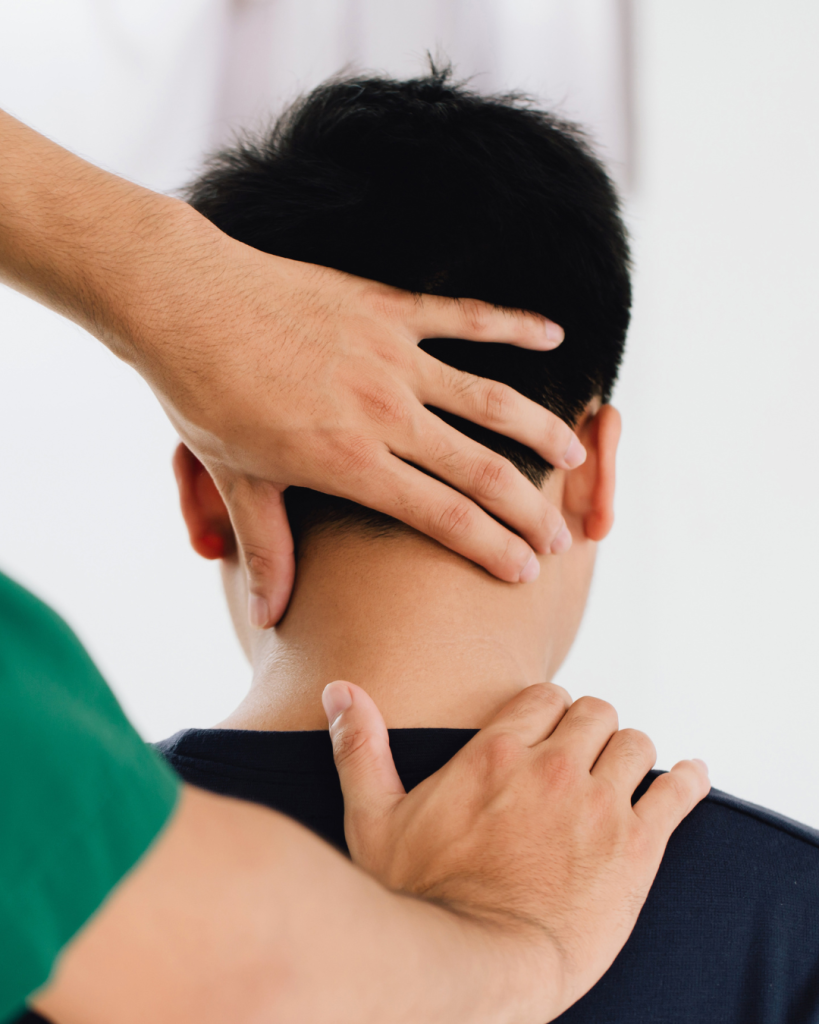 περιτονία physiotherapist in neck massage