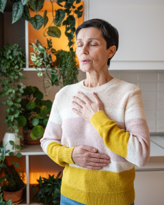 χρόνια αποφρακτική πνευμονοπάθεια woman having difficulty to breathe